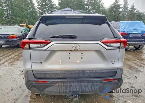 2022 Toyota Rav4 Xle z USA, uszkodzony, nr VIN 2T3P1RFV3NW263072